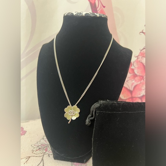 CHANEL CLOVER PENDANT NECKLACE - Picture 9 of 16